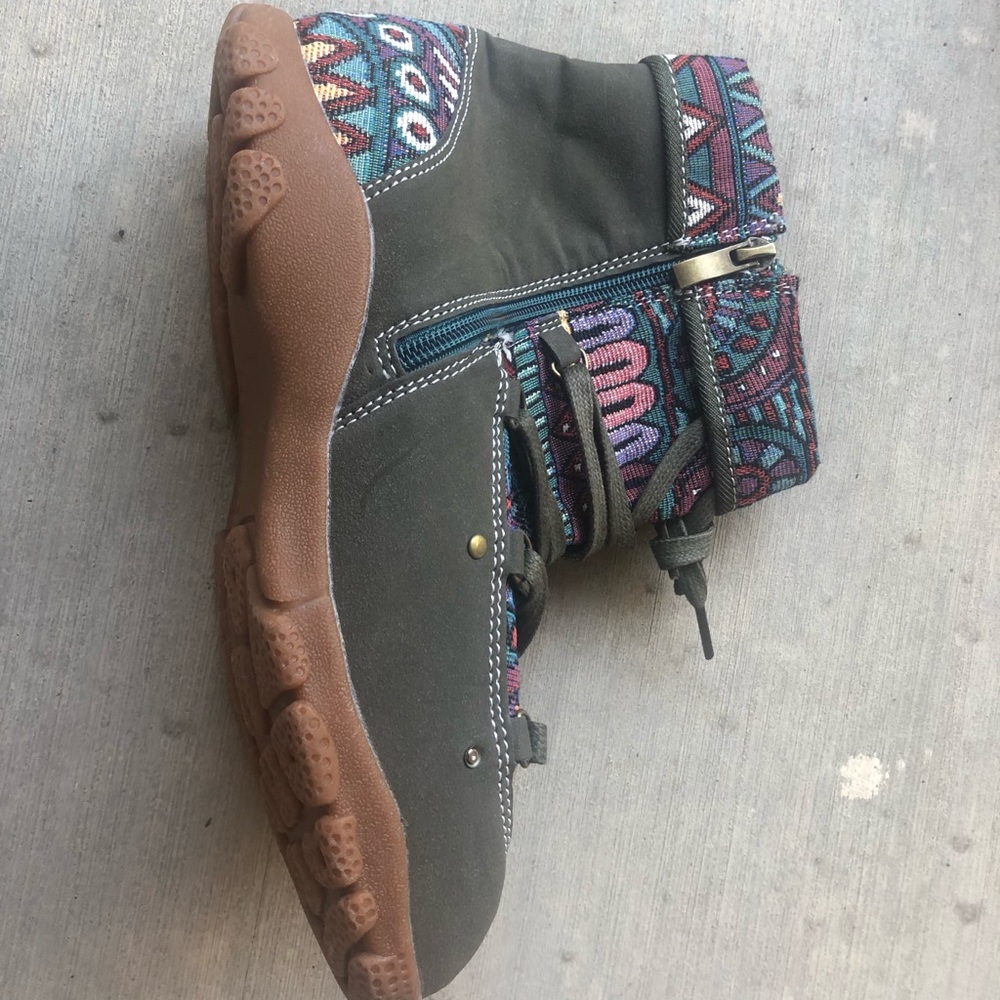Funky boots - Picture 3 of 5